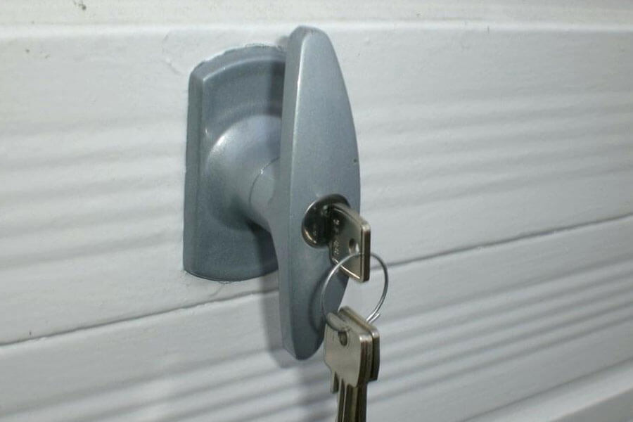 garage_door_lock2